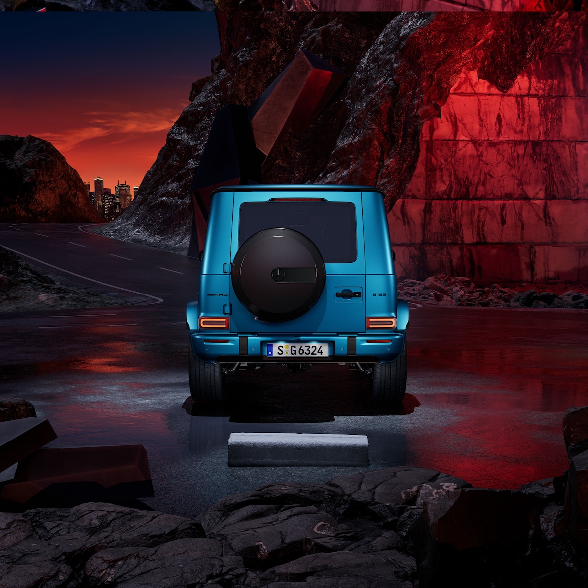 Vista frontale di tre quarti della Mercedes-AMG G 63 con pacchetto AMG in fibra di carbonio per gli esterni.