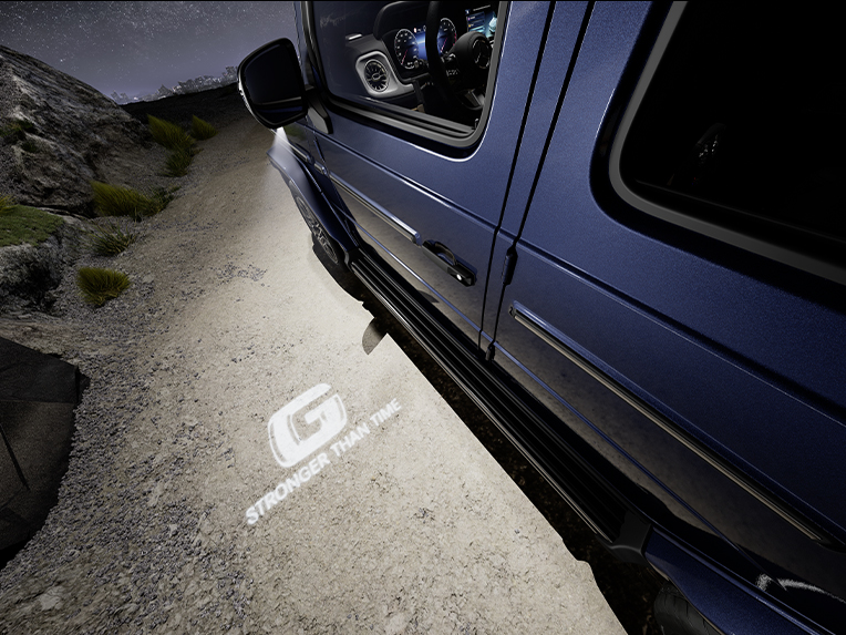 Classe G Elettrica W465 Classe G elettrica W465 blu notte vista trequarti anteriore