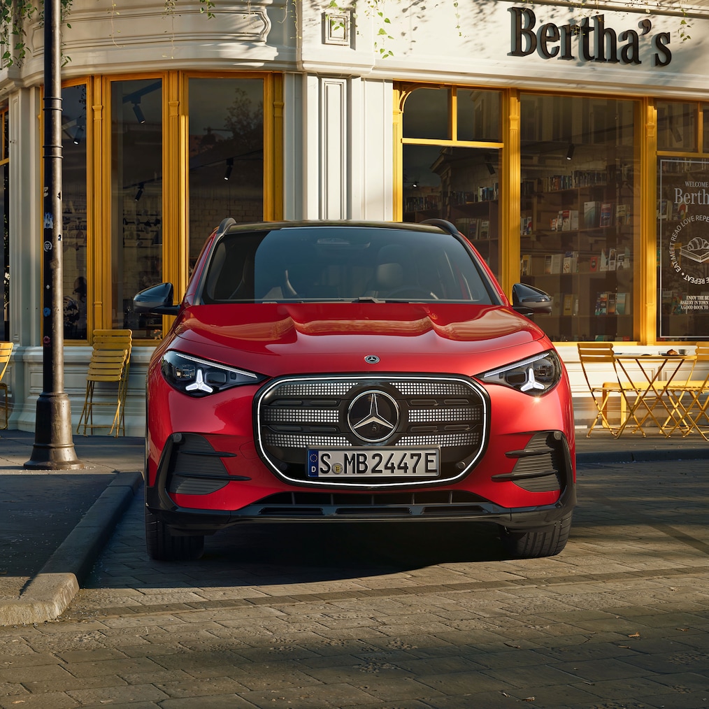 L'iconica mascherina della nuova Mercedes-Benz GLA electric con pannello illuminato.