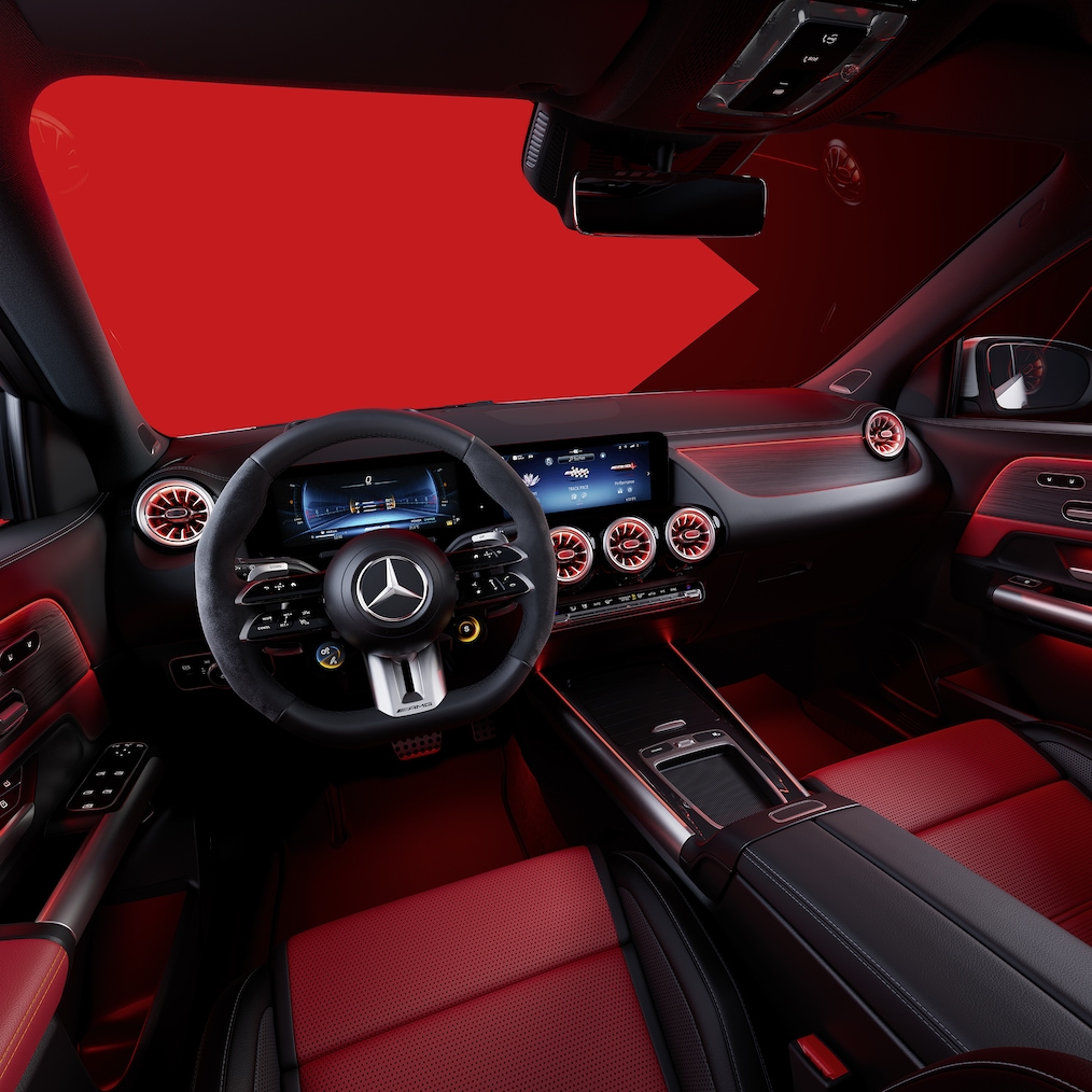 Gli interni di Mercedes-AMG GLA con sedili e volante MG Performance.