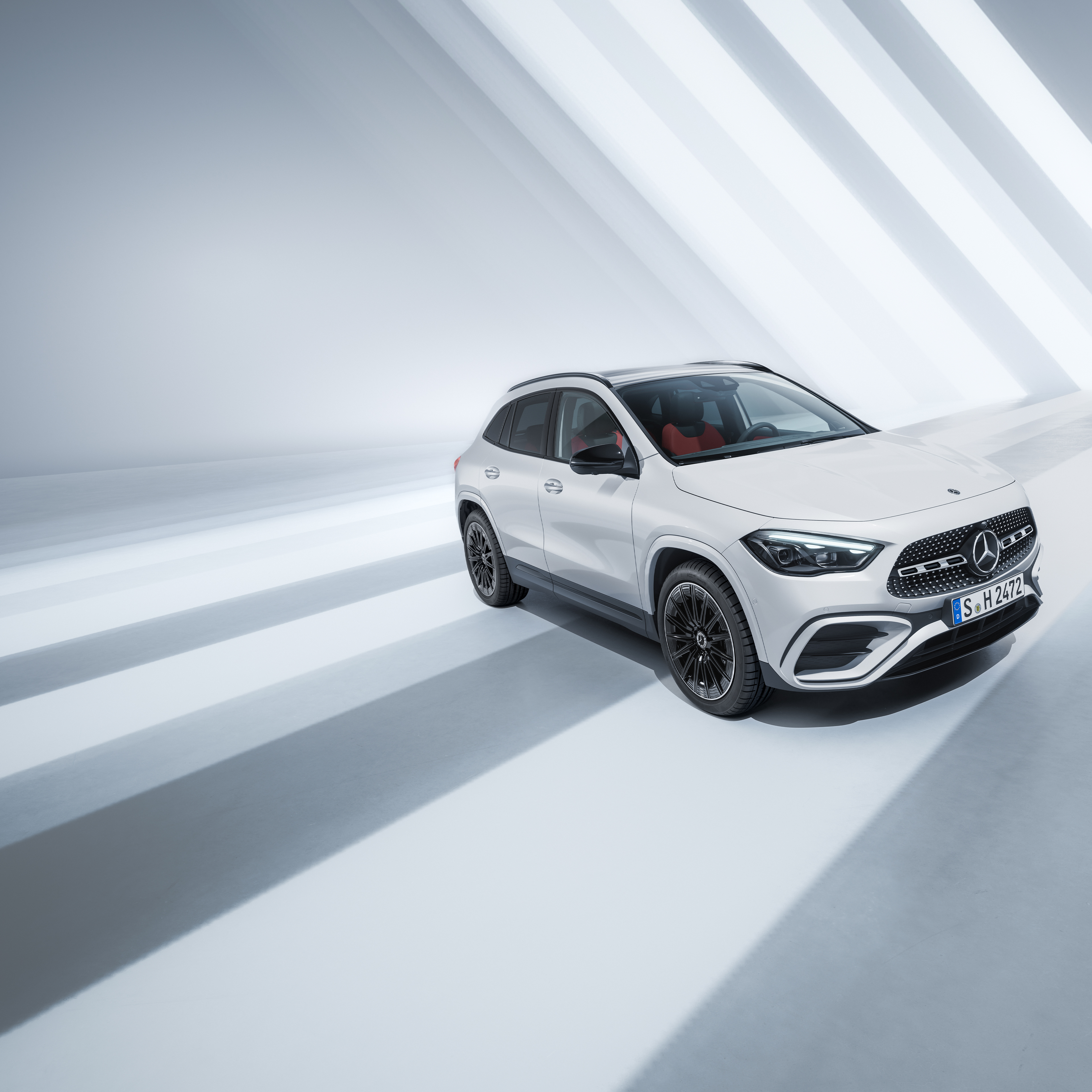 GLA | Mercedes-Benz GLA a tre quarti di colore bianco