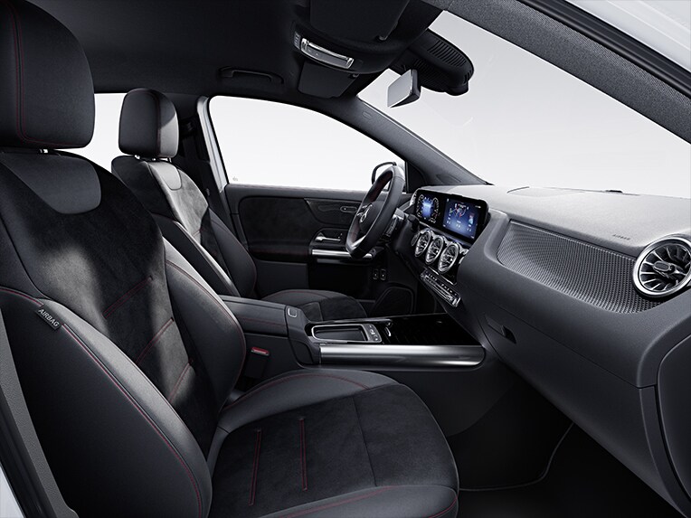 Gli interni AMG Line della Mercedes-Benz GLA.