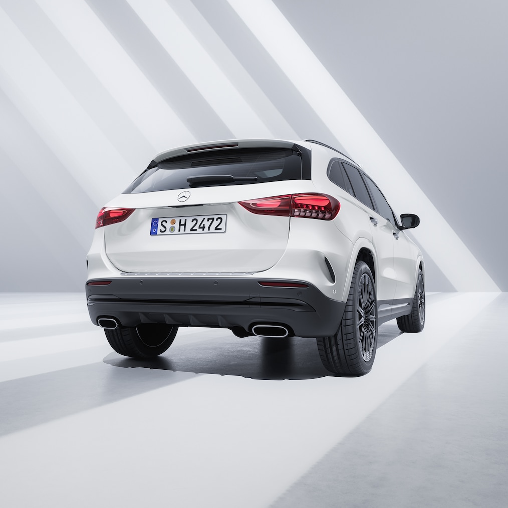 Mercedes-Benz GLA da una prospettiva posteriore.