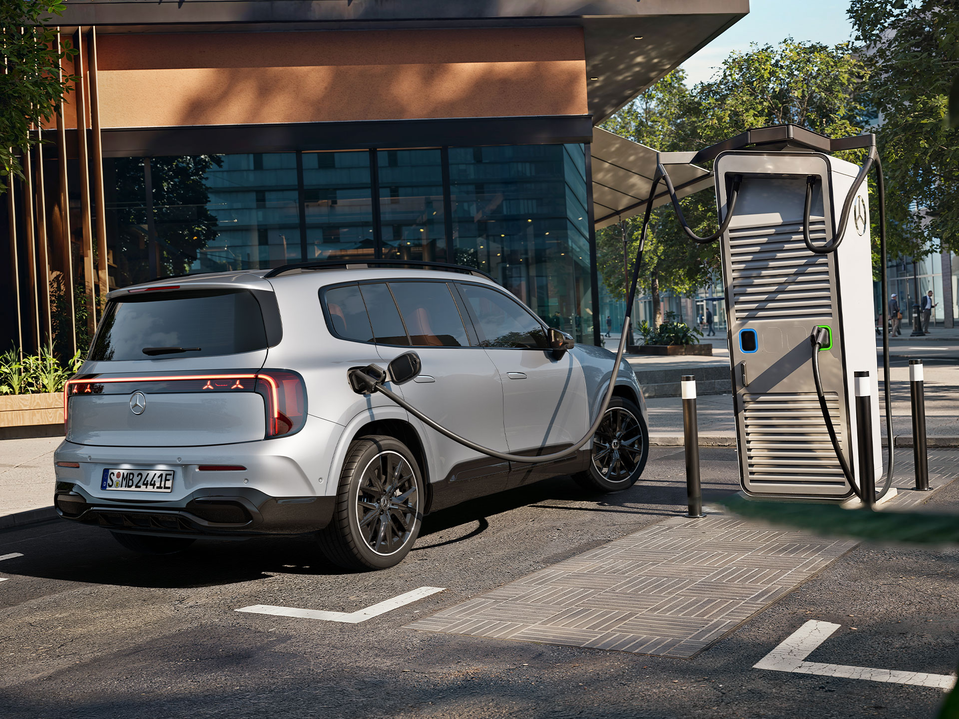 MB.CHARGE | La nuova GLB elettrica | Mercedes-Benz L'MB.CHARGE della nuova GLB elettrica.