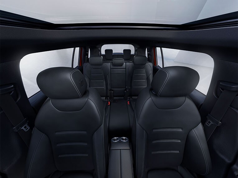 Vista degli interni della Mercedes-Benz GLB disponibile nella formula Service Leasing.