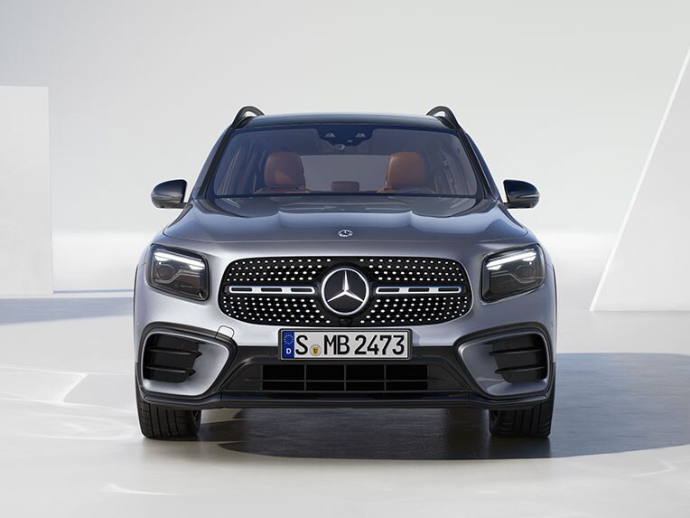 Vista frontale della Mercedes-Benz GLB SUV disponibile in leasing.
