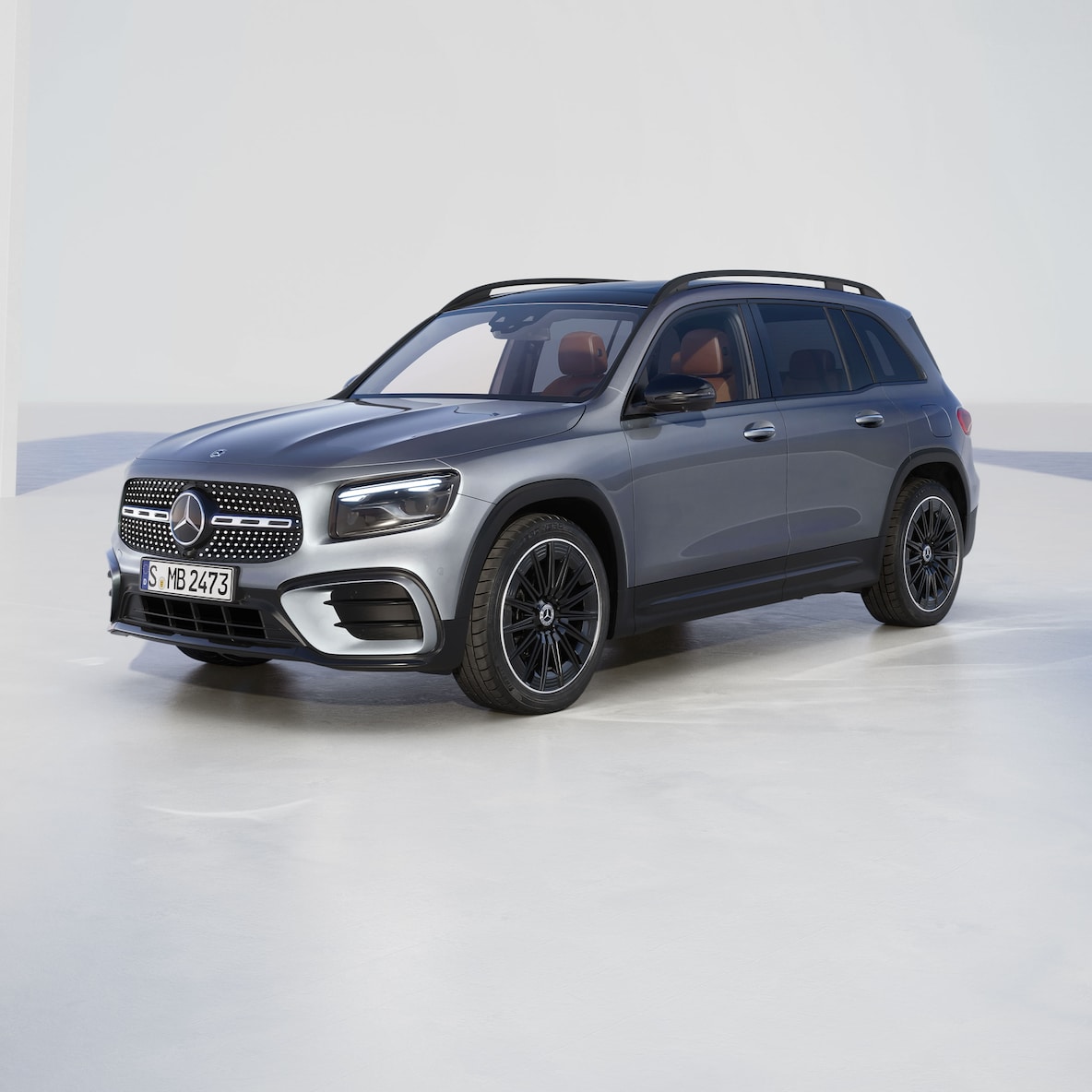 Vista frontale di tre quarti di Mercedes-Benz GLB SUV.