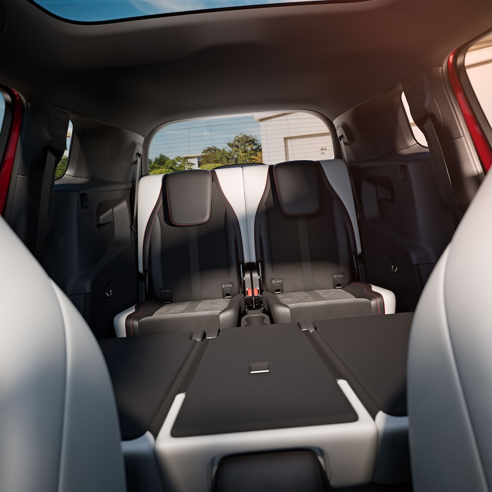 Gli interni con terza fila di sedili della Mercedes-Benz GLB.