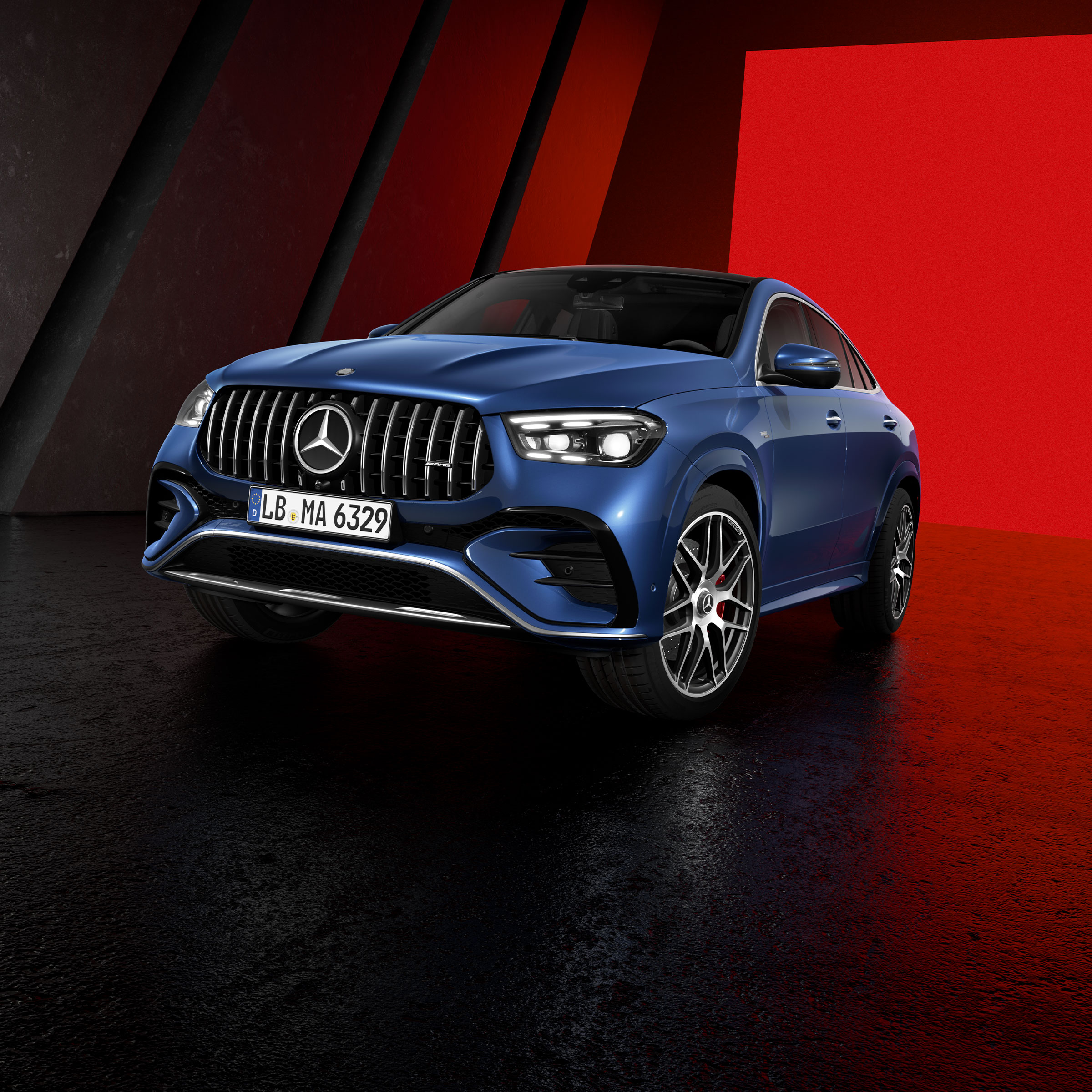 Vista di tre quarti anteriore della Mercedes-AMG GLE Coupé.