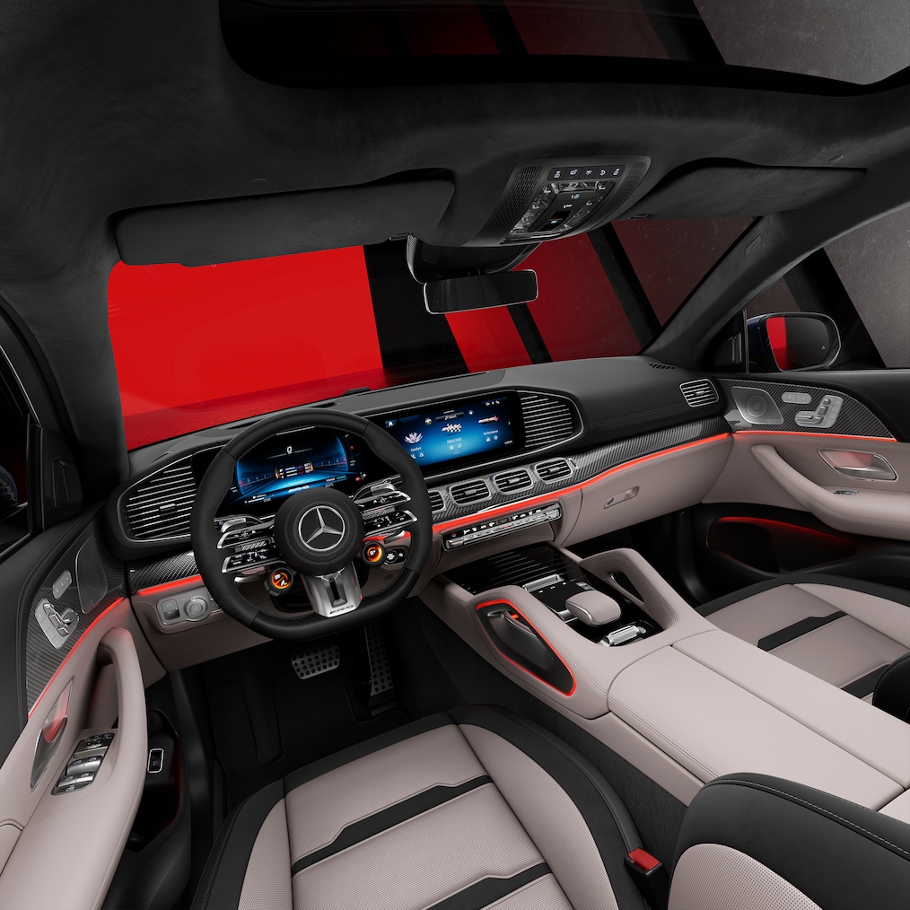Vista laterale dei sedili anteriori e della plancia della Mercedes-AMG GLE Coupé.