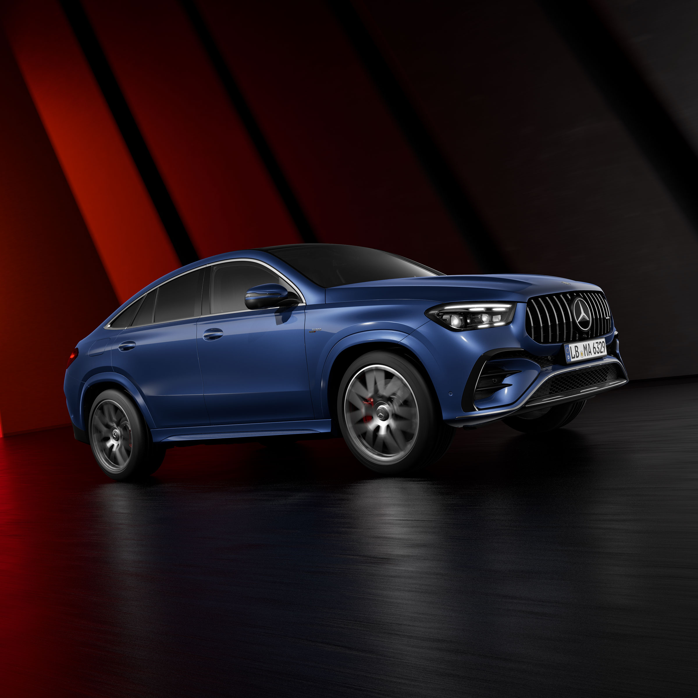 Vista della Mercedes-AMG GLE Coupé in movimento.