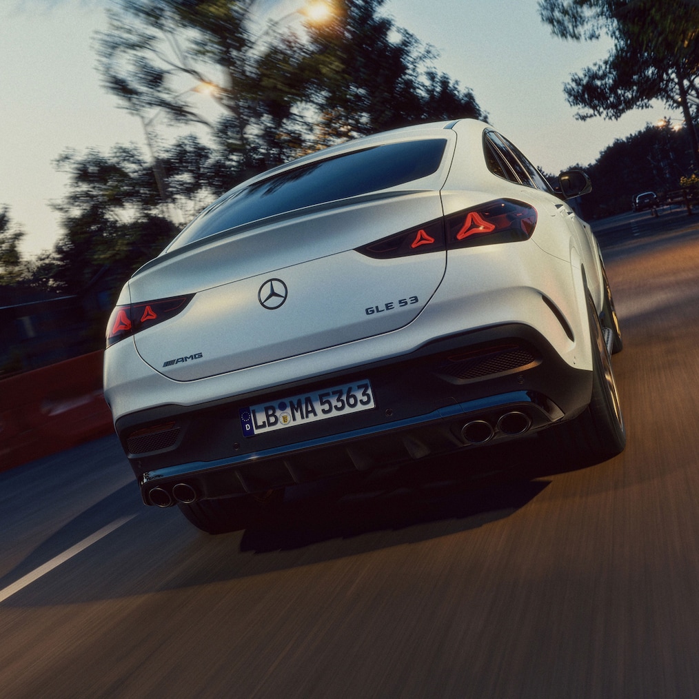 I cerchi forgiati AMG da 22" a razze incrociate della Mercedes-AMG GLE Coupé.