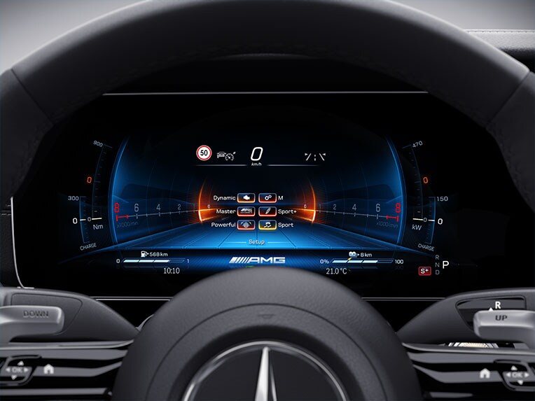 La strumentazione di una Mercedes AMG con ELECTRIC-DRIVE.