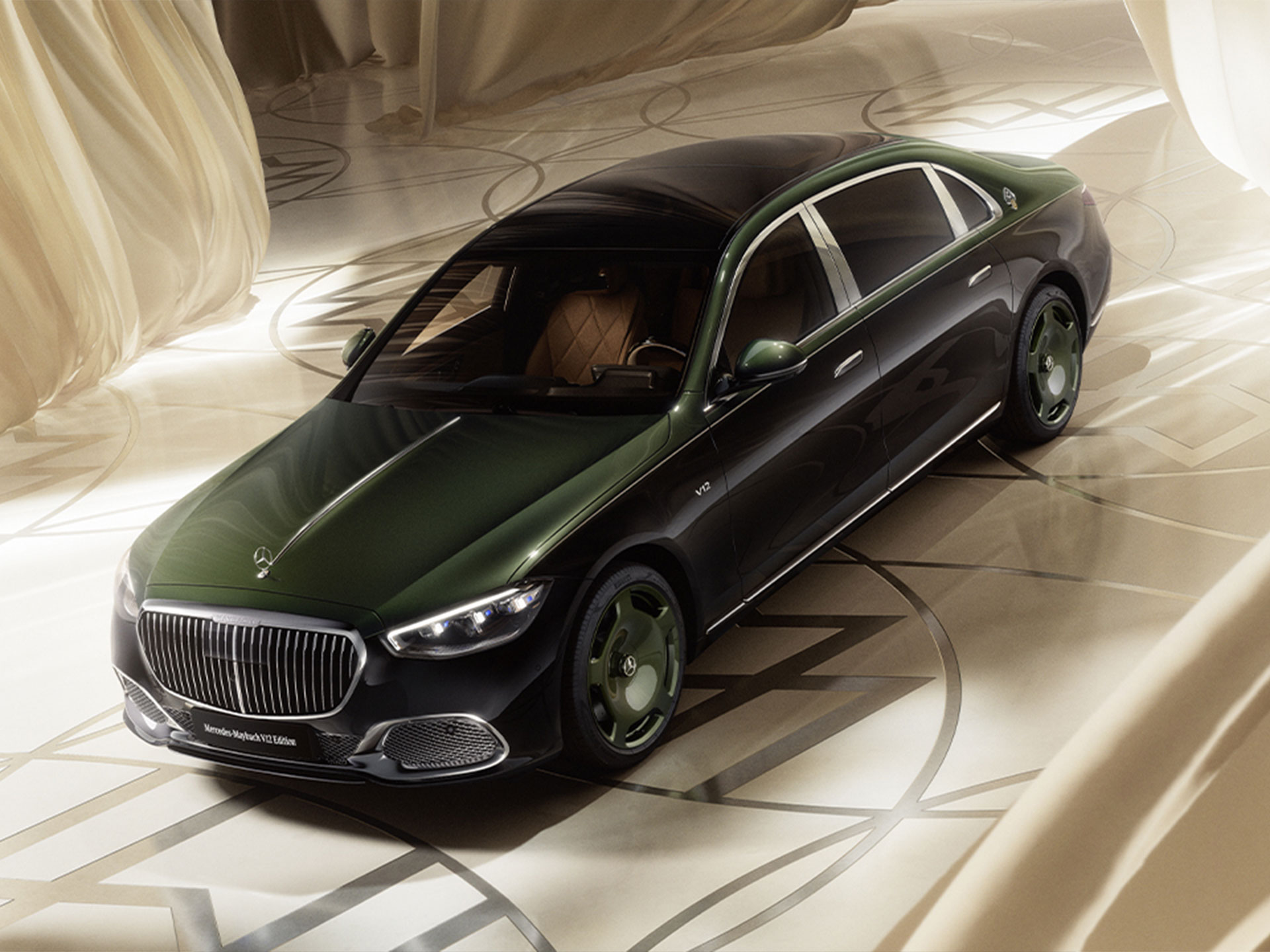 Classe S Maybach | Mercedes-Benz Classe S Maybach di colore verde oliva con motore V12