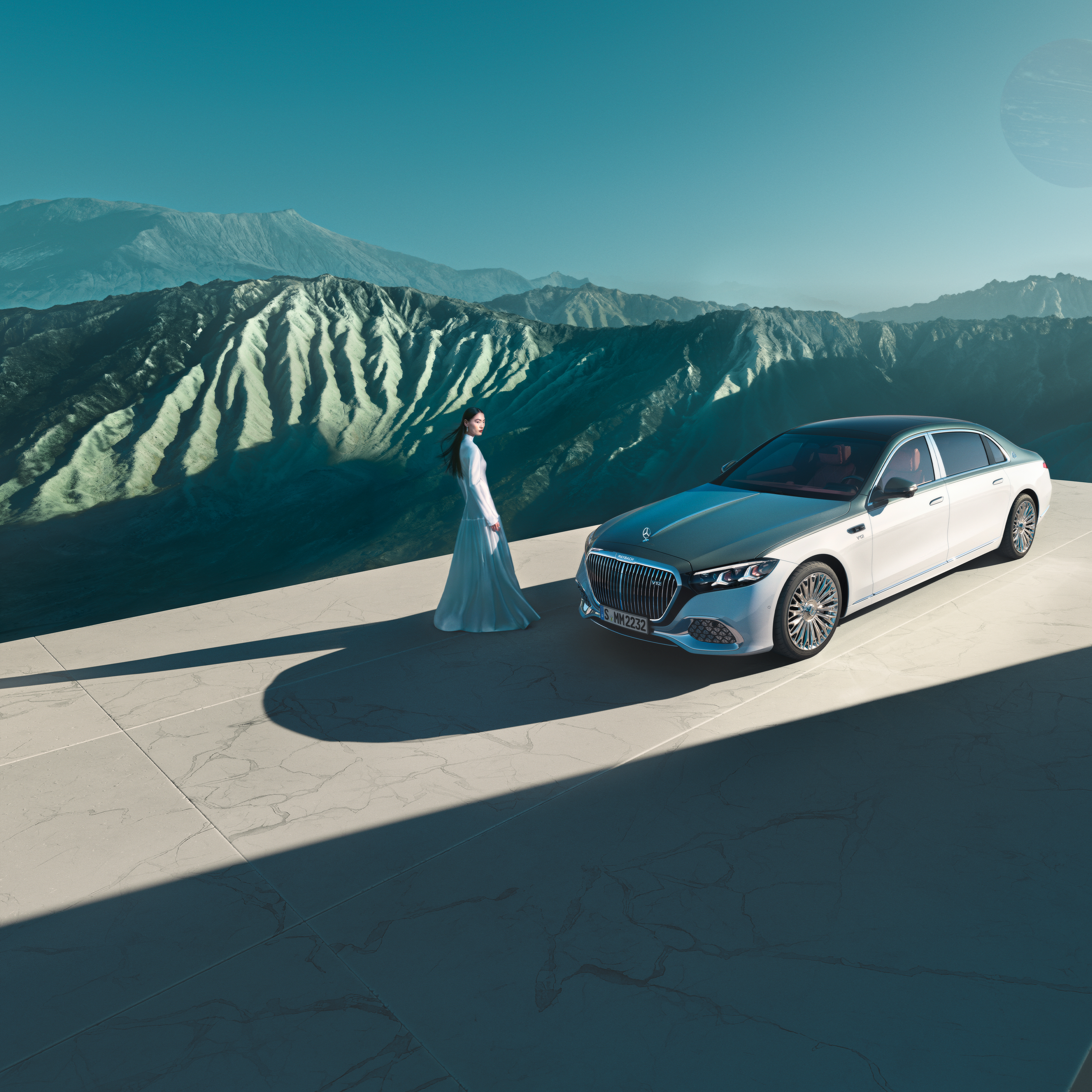 Marchio | Mercedes-Maybach Una Mercedes-Maybach con verniciatura bicolore in diverse prospettive.