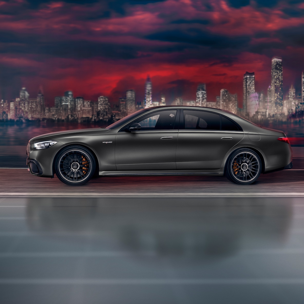 Vista di tre quarti anteriore di Mercedes-AMG S 63 E PERFORMANCE.
