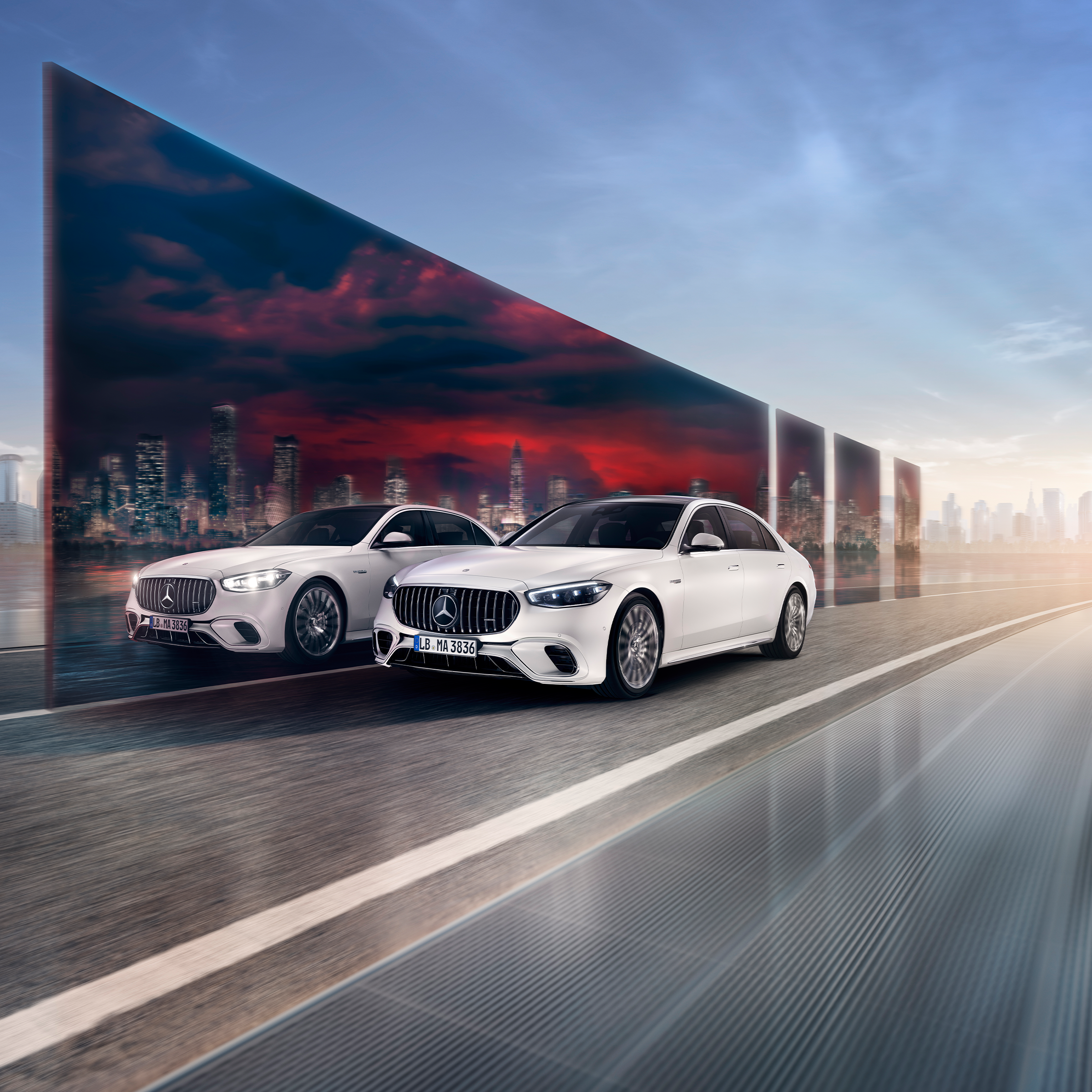 Vista dinamica della Mercedes-AMG S 63 E PERFORMANCE (ripresa durante la marcia).
