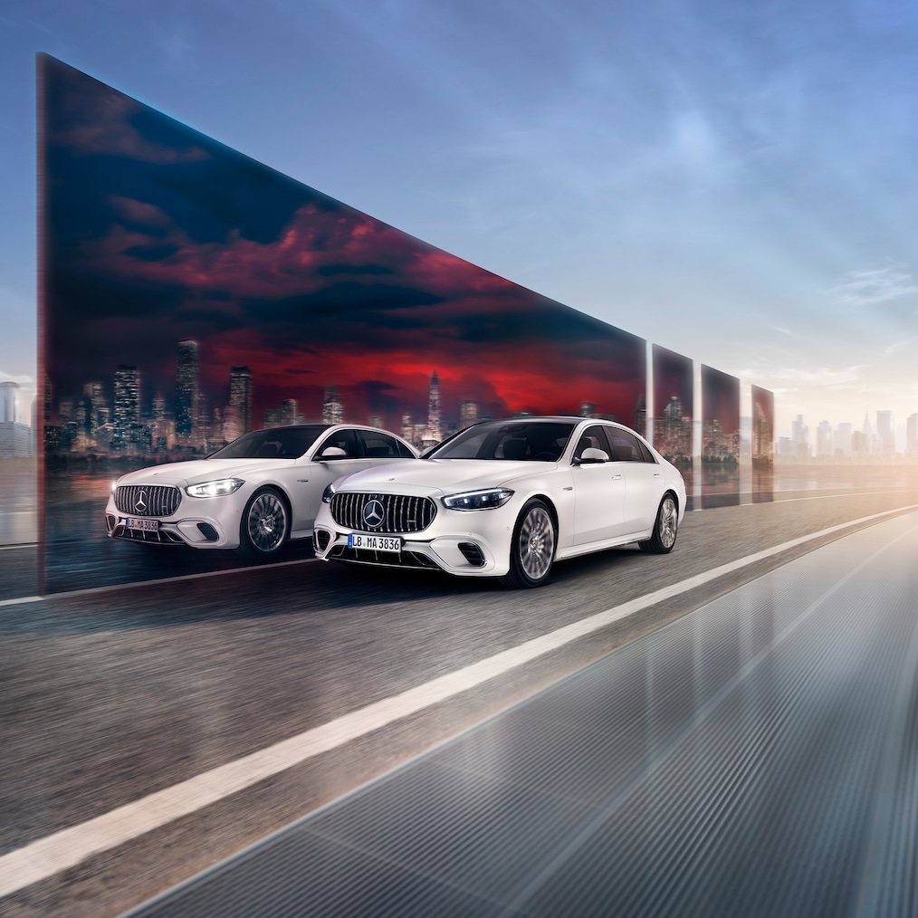 Vista dinamica della Mercedes-AMG S 63 E PERFORMANCE (ripresa durante la marcia).