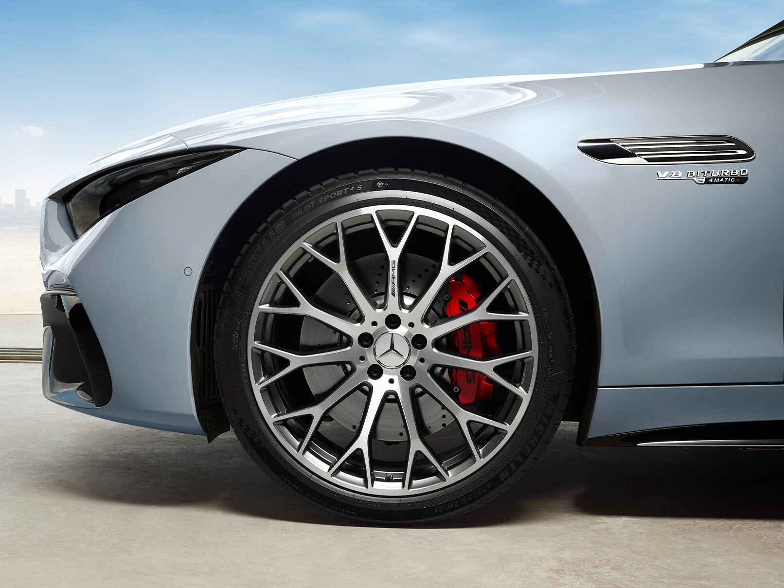 Vista laterale della Mercedes-AMG SL Roadster.