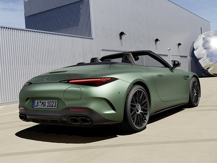 La parte posteriore della Mercedes-AMG SL 63 S E PERFORMANCE.