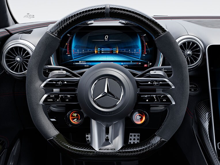 Il volante AMG Performance nel design in fibra di carbonio / microfibra MICROCUT della Mercedes-AMG SL 63 S E PERFORMANCE.