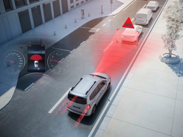 Sistema di assistenza alla frenata attivo a bordo di Mercedes-Benz Classe T.