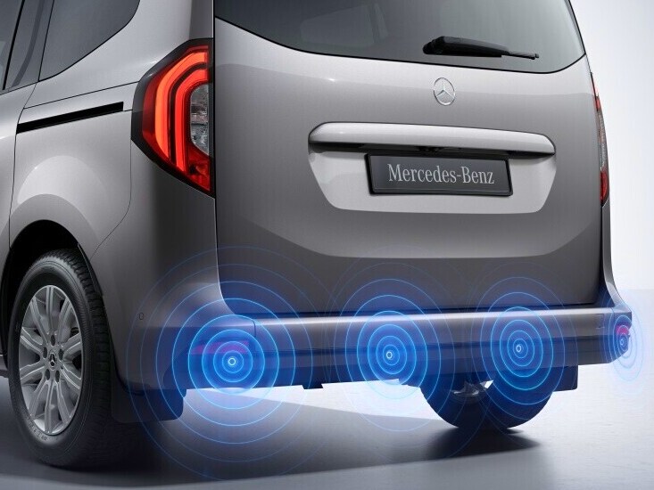 Il sistema di ausilio al parcheggio posteriore di Mercedes-Benz Classe T.