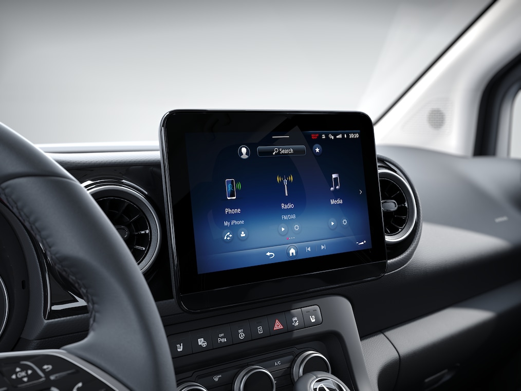 Il menu principale del sistema multimediale MBUX della EQT.