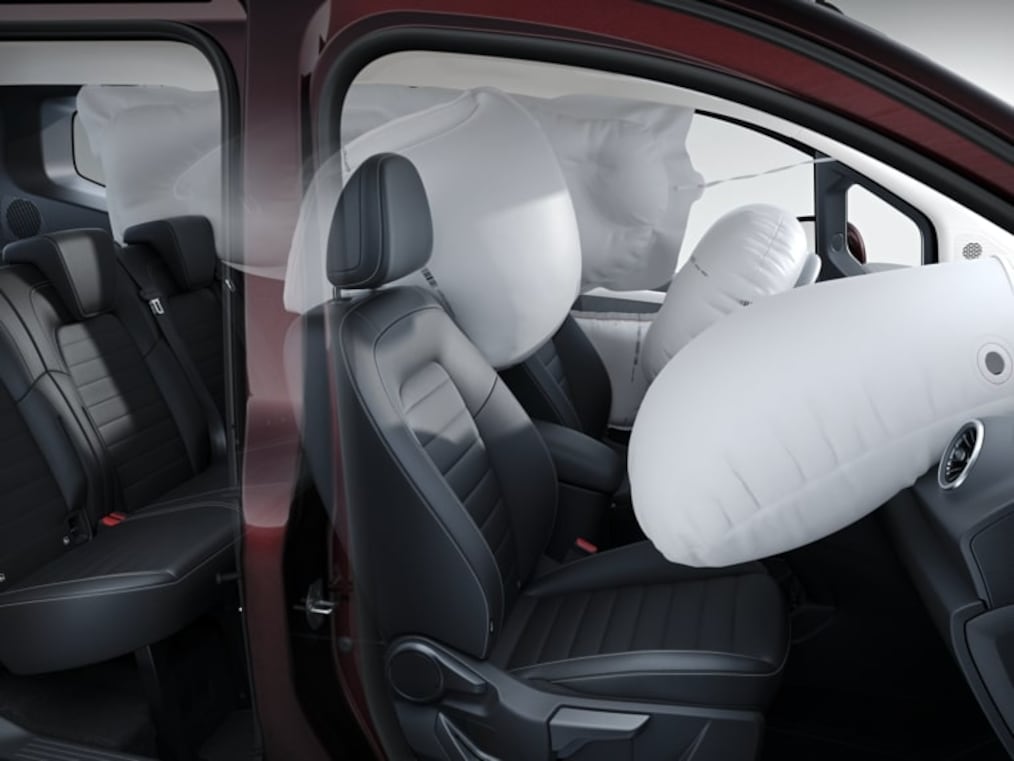 L'immagine mostra gli airbag della Mercedes-Benz EQT.