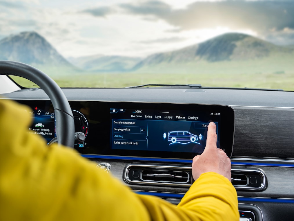 AIRMATIC Plus Camper level control nella plancia con display widescreen della Classe V Marco Polo