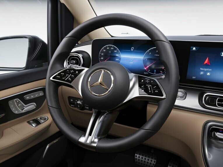 Il cambio automatico 9G-TRONIC dispone di nove marce che mantengono il regime del motore al livello più basso possibile in qualsiasi situazione di marcia.