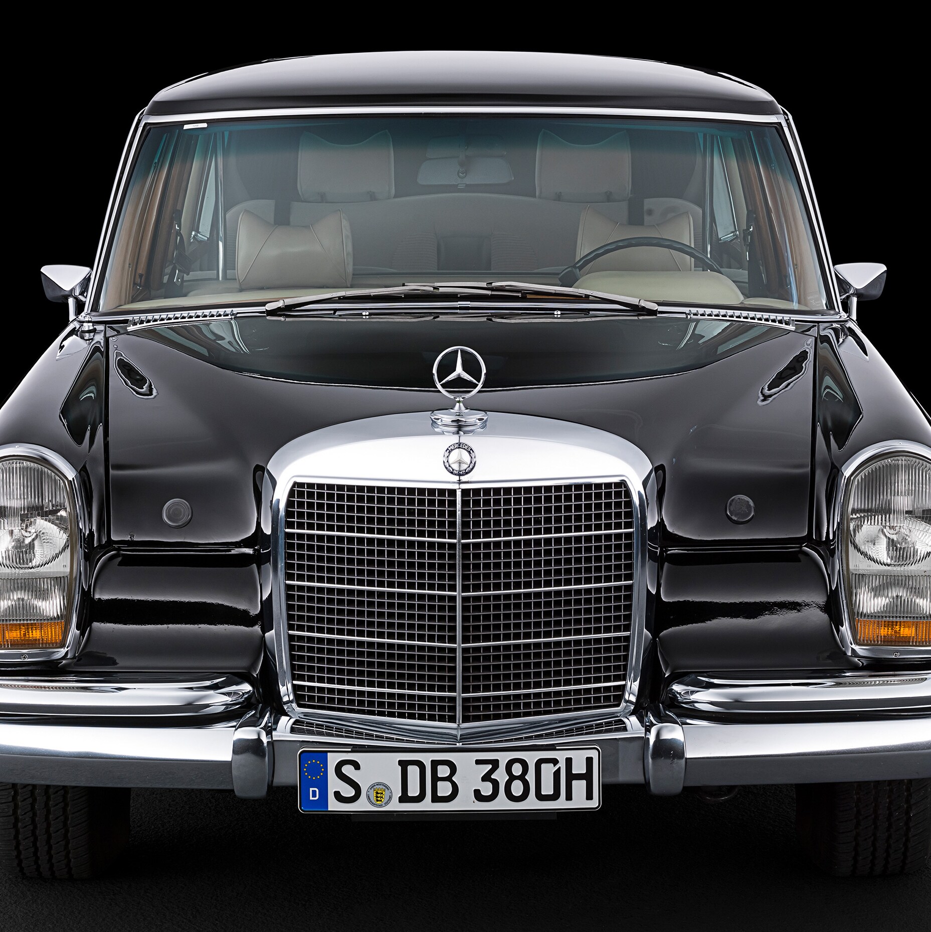 Mercedes-Benz 600 Pullmann con vista frontale