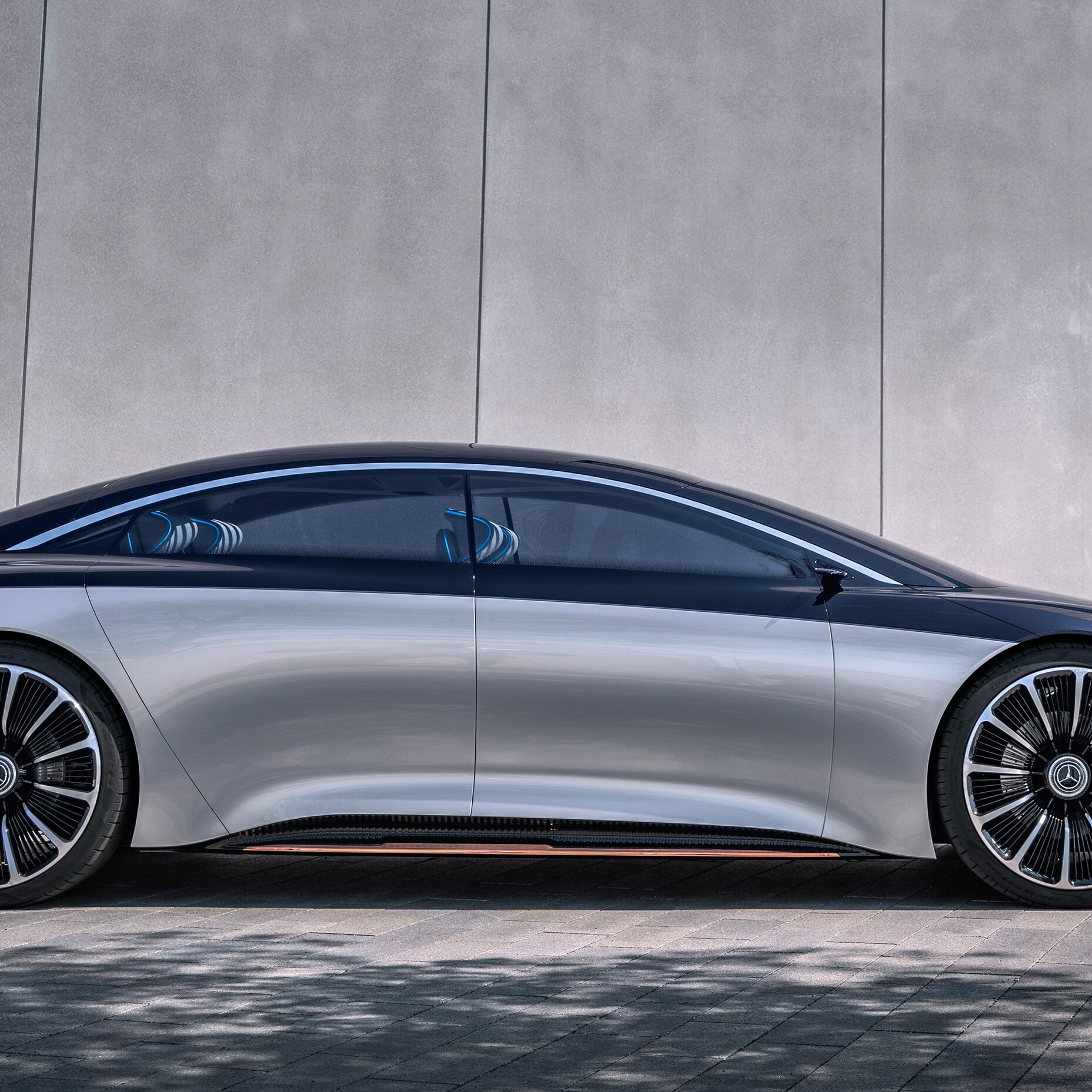 Mercedes-Benz EQS con vista laterale