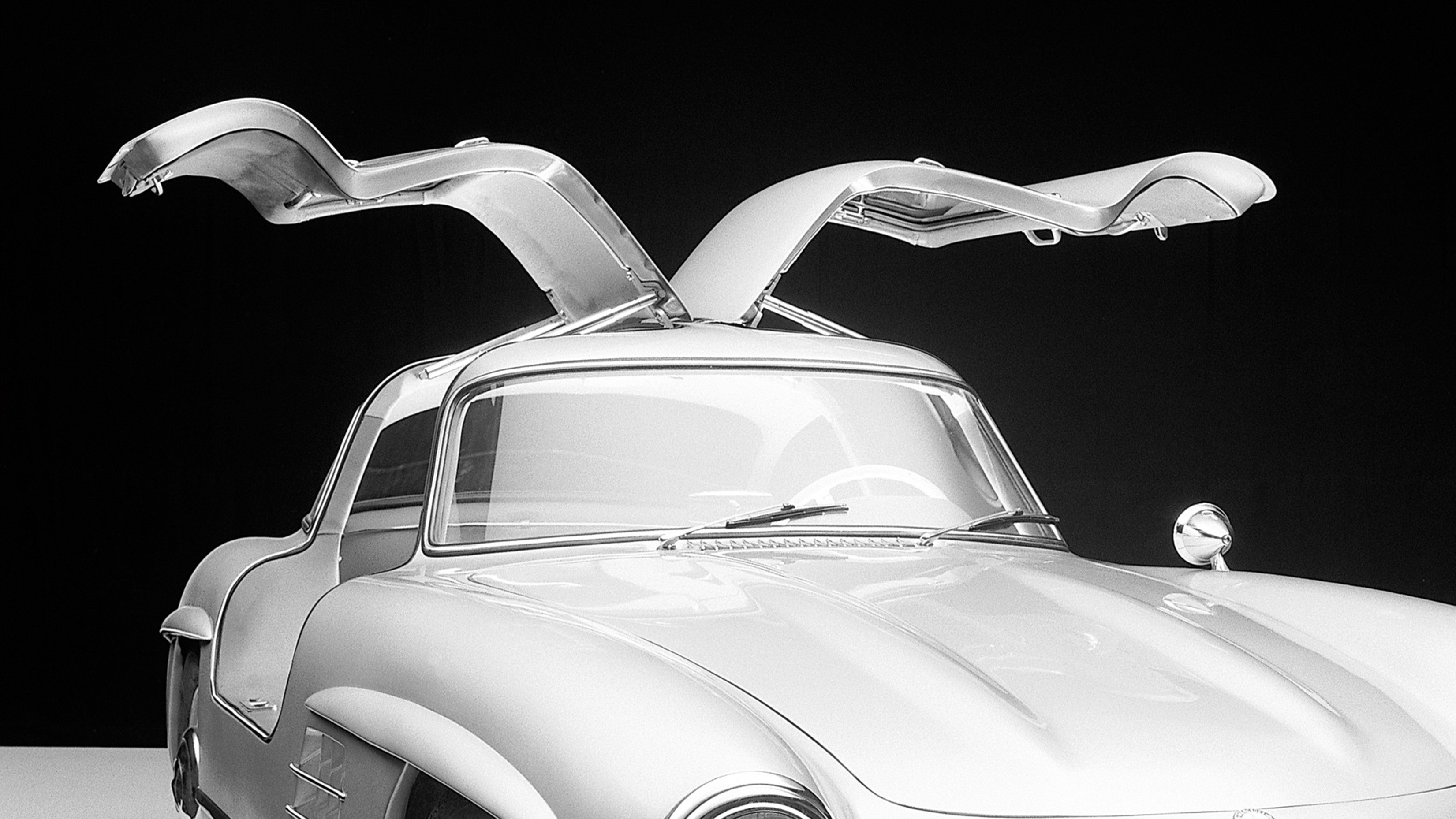 Design e Concept Car | Mercedes-Benz Mercedes-Benz 300 SL con le portiere aperte