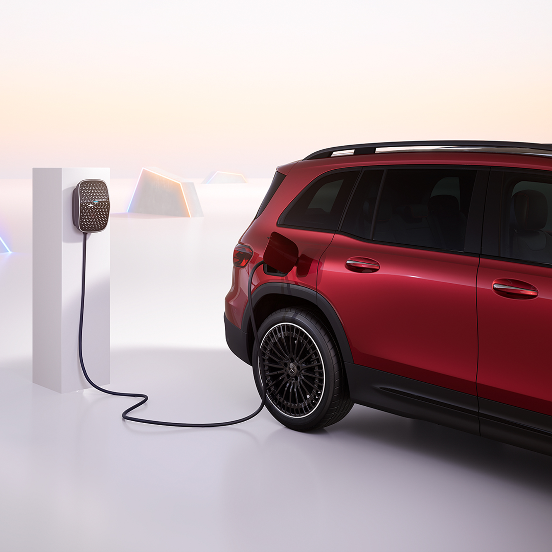 Ricarica | Auto elettriche | Mercedes-Benz L'auto elettrica EQB in ricarica a una Mercedes-Benz Wallbox.