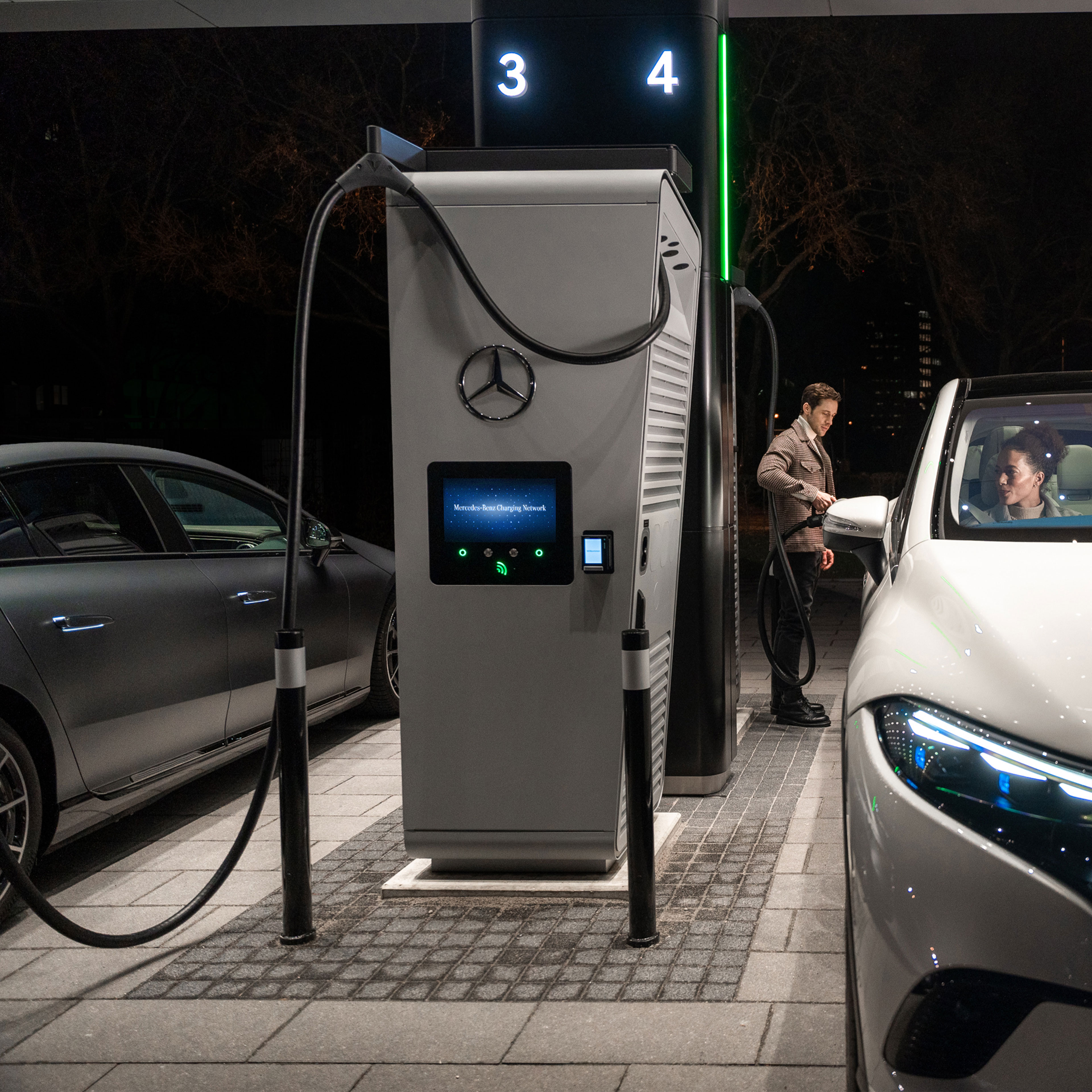Ricarica in viaggio | Mercedes-Benz Ricarica in viaggio con MB.CHARGE Public (precedentemente noto come Mercedes me Charge).