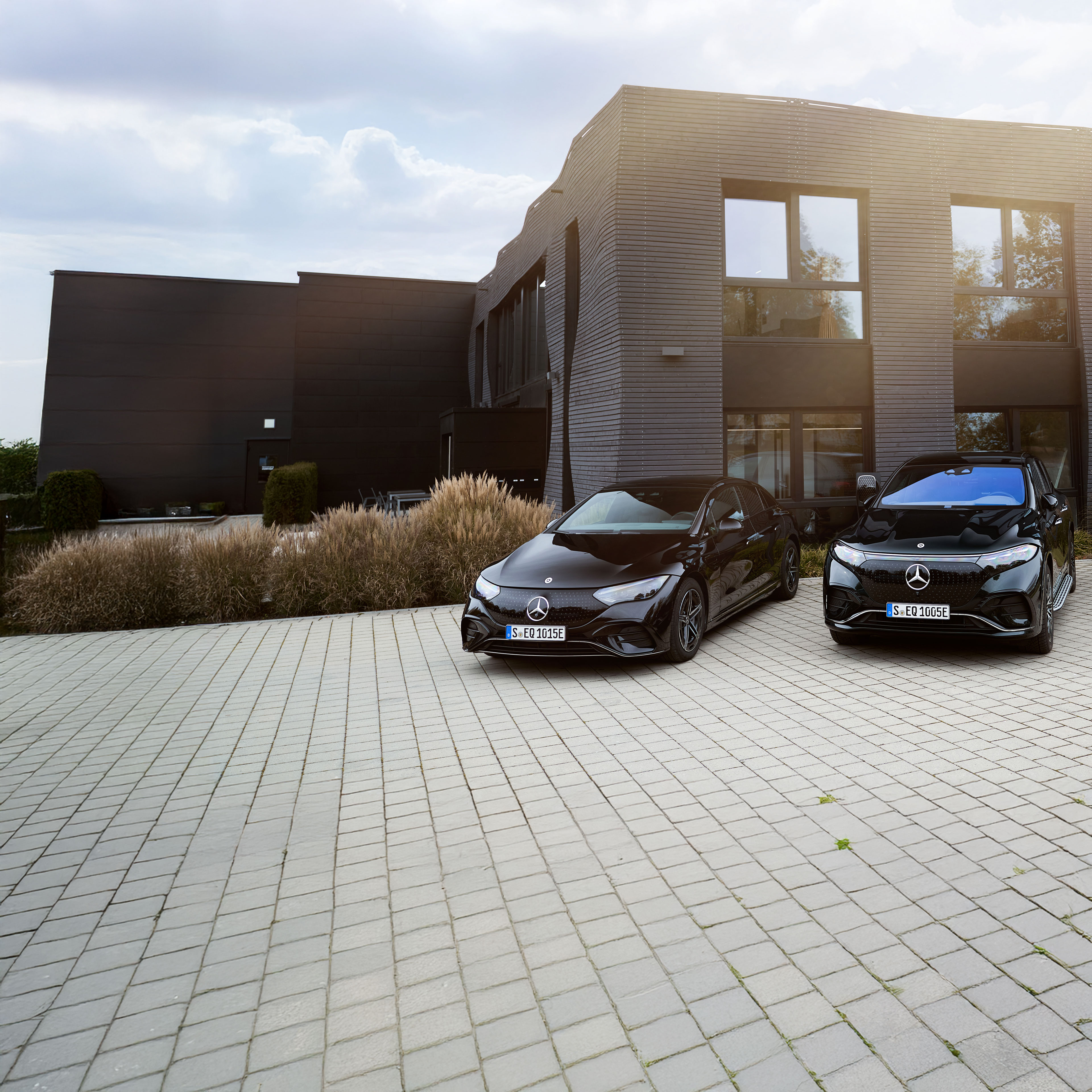 Soluzioni di ricarica per clienti aziendali | Mercedes-Benz Alcuni clienti business con flotte di veicoli elettrici