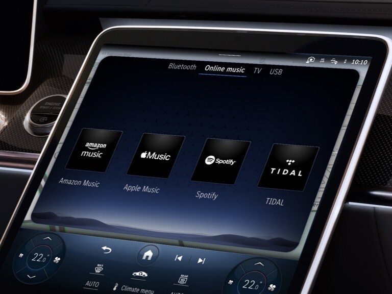 Nella head unit del veicolo vengono visualizzati diversi provider di musica online.