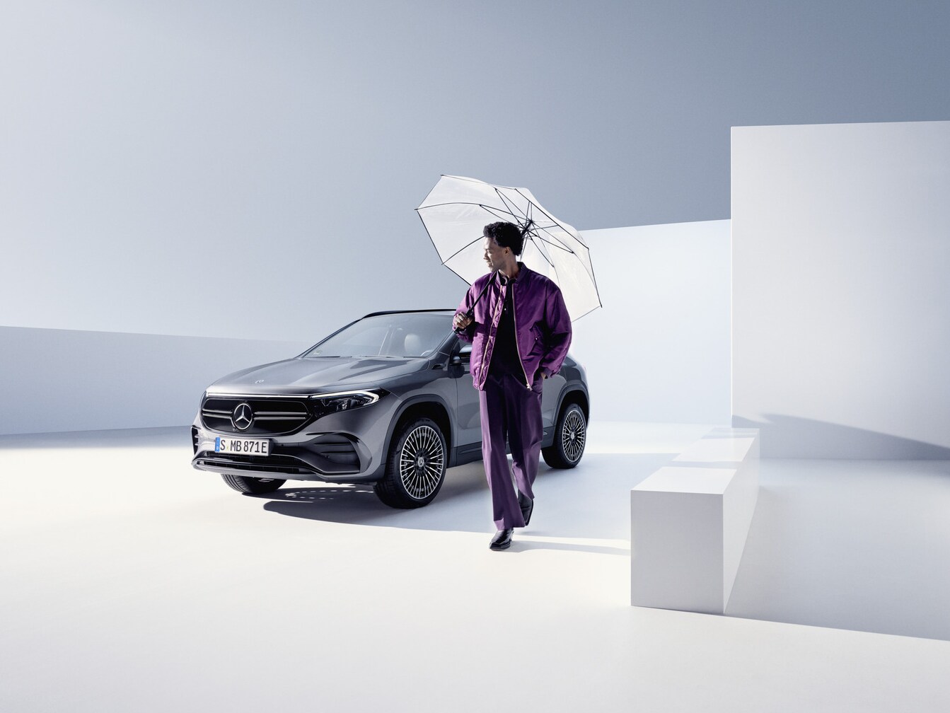 Un tecnico Mercedes-Benz esegue una revisione stagionale.