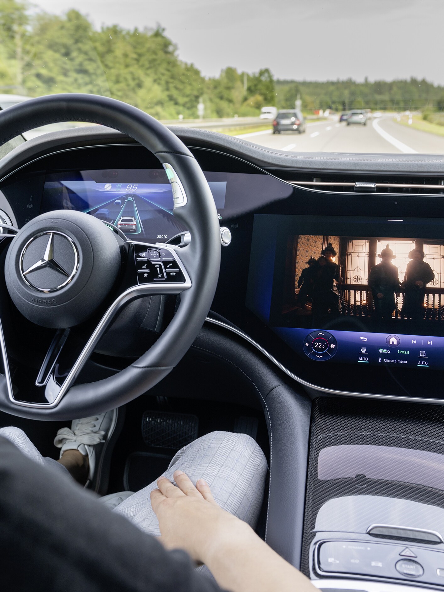 La plancia di un veicolo Mercedes-Benz.