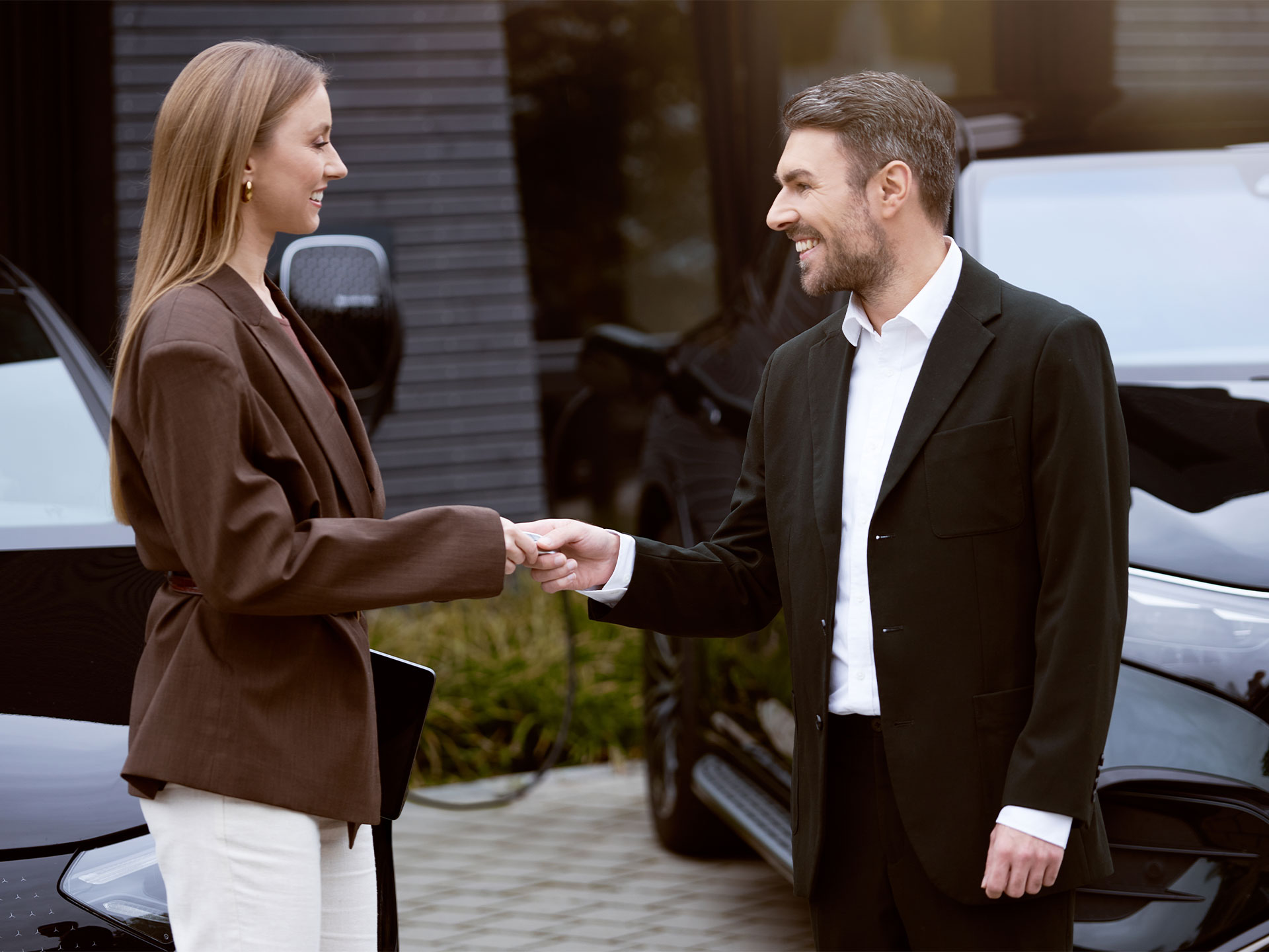 Ricarica per clienti aziendali | Ricarica | Mercedes-Benz Diversi modelli di veicoli elettrici Mercedes-Benz appartenenti ad una flotta