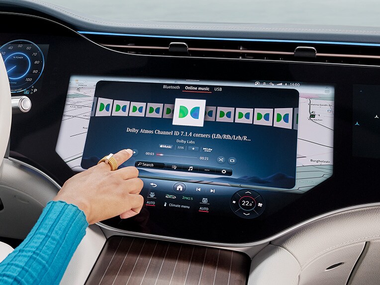 MBUX Hyperscreen con il display Dolby Atmos® in un veicolo Mercedes-Benz.