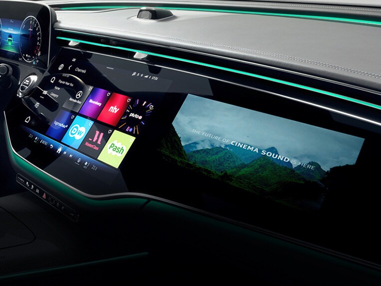 MBUX Hyperscreen con streaming video di Mercedes-Benz.