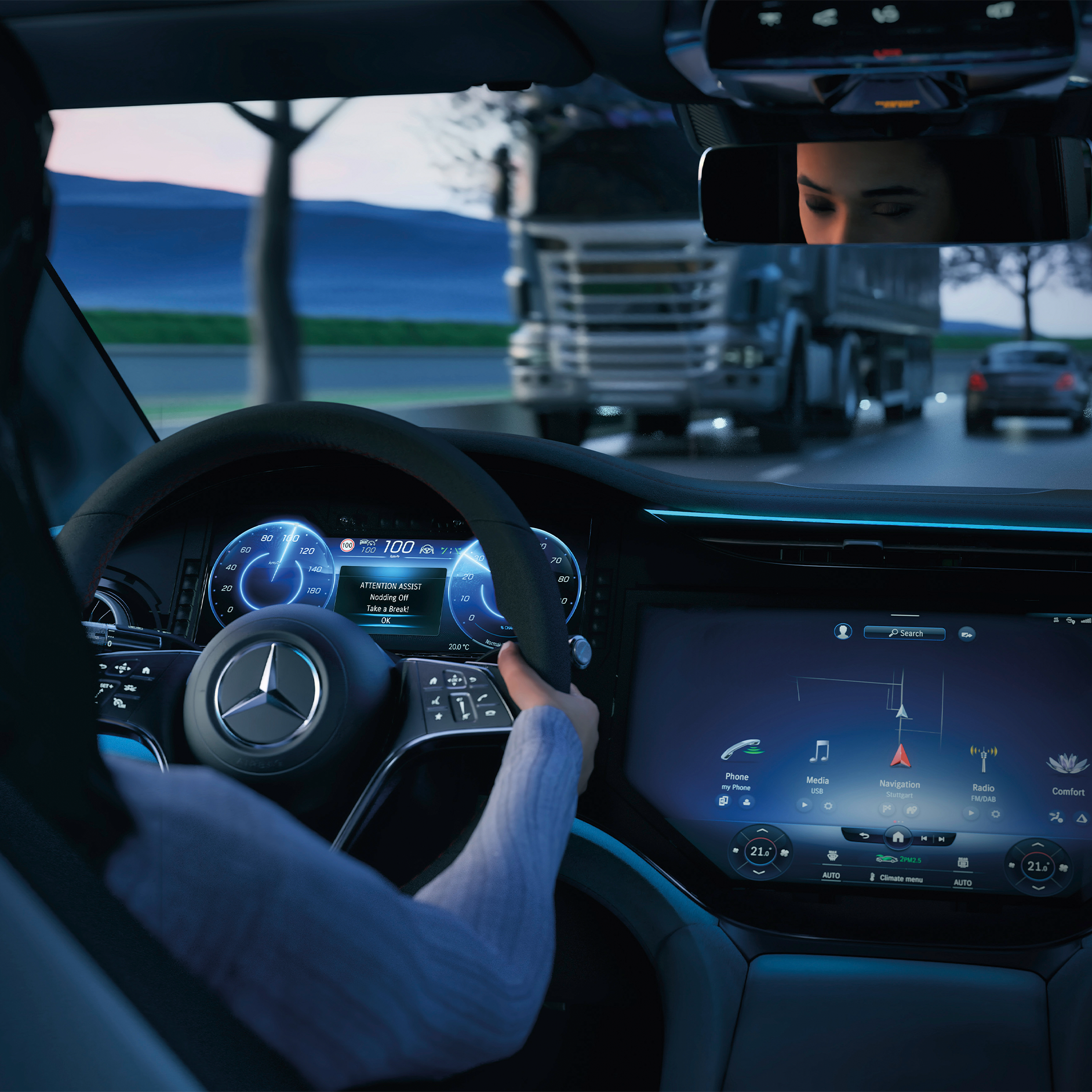 MB.DRIVE | Sicurezza | Mercedes-Benz Vista interna dell'abitacolo di un'auto Mercedes-Benz.