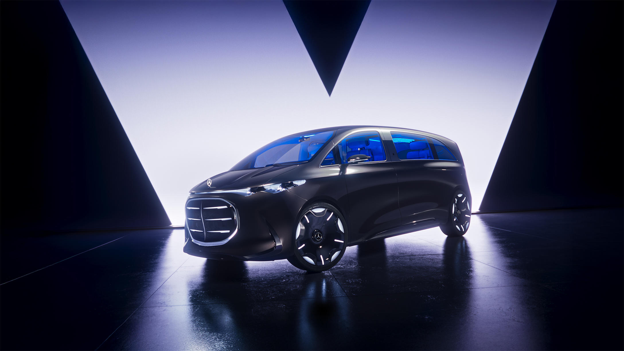 Parte frontale | Show car Vision V | Mercedes-Benz La Vision V vista dal davanti con la mascherina e la Stella Mercedes verticale