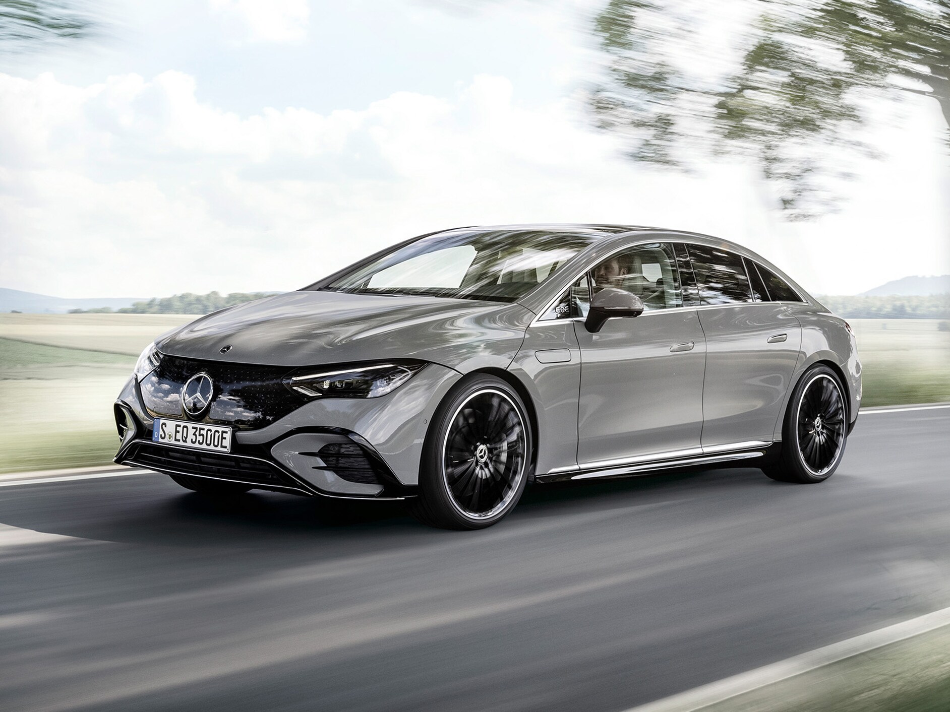 Frontale della Mercedes-Benz EQS Berlina.