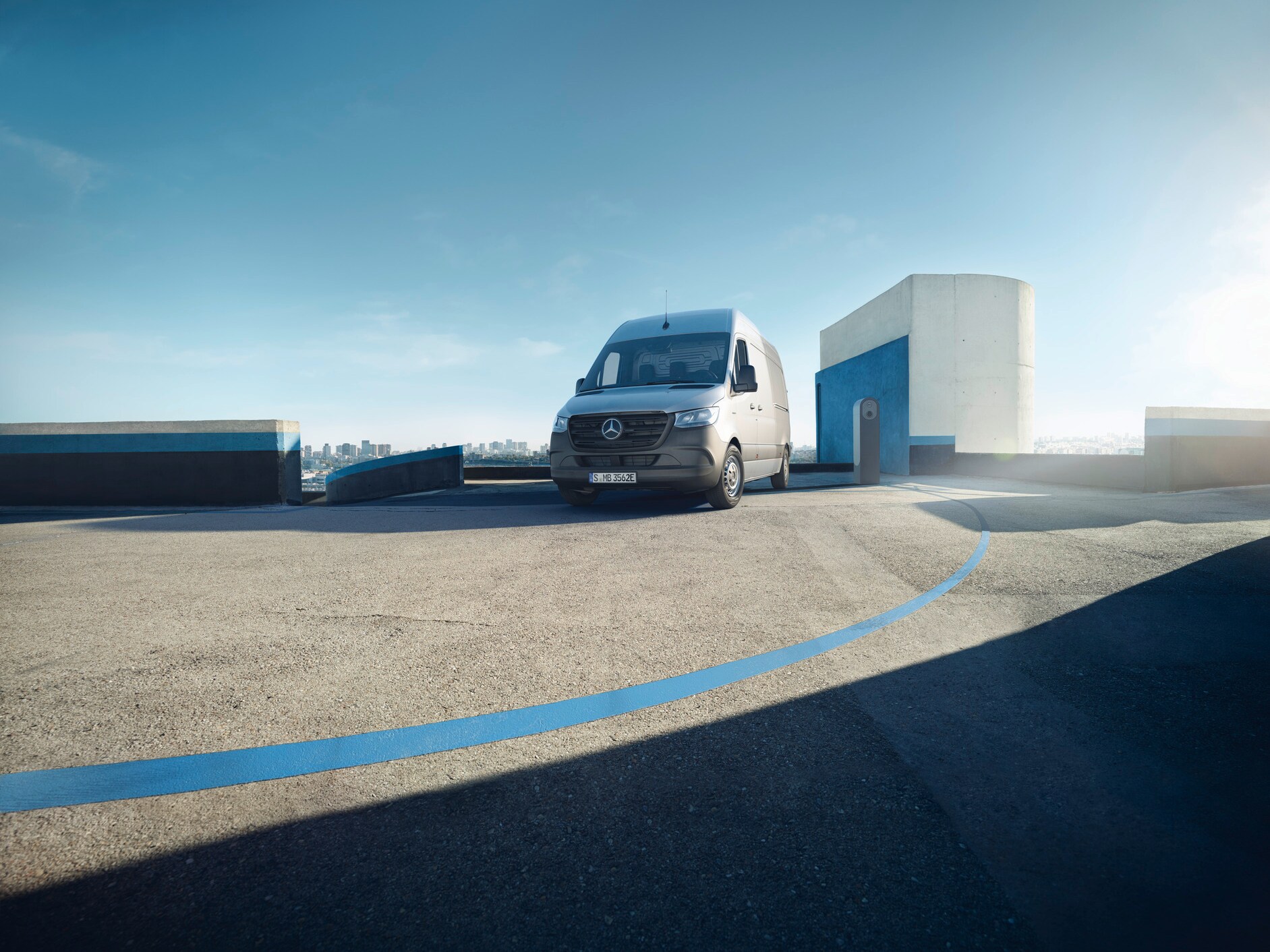 eSprinter Furgone sul tetto di un parcheggio multipiano