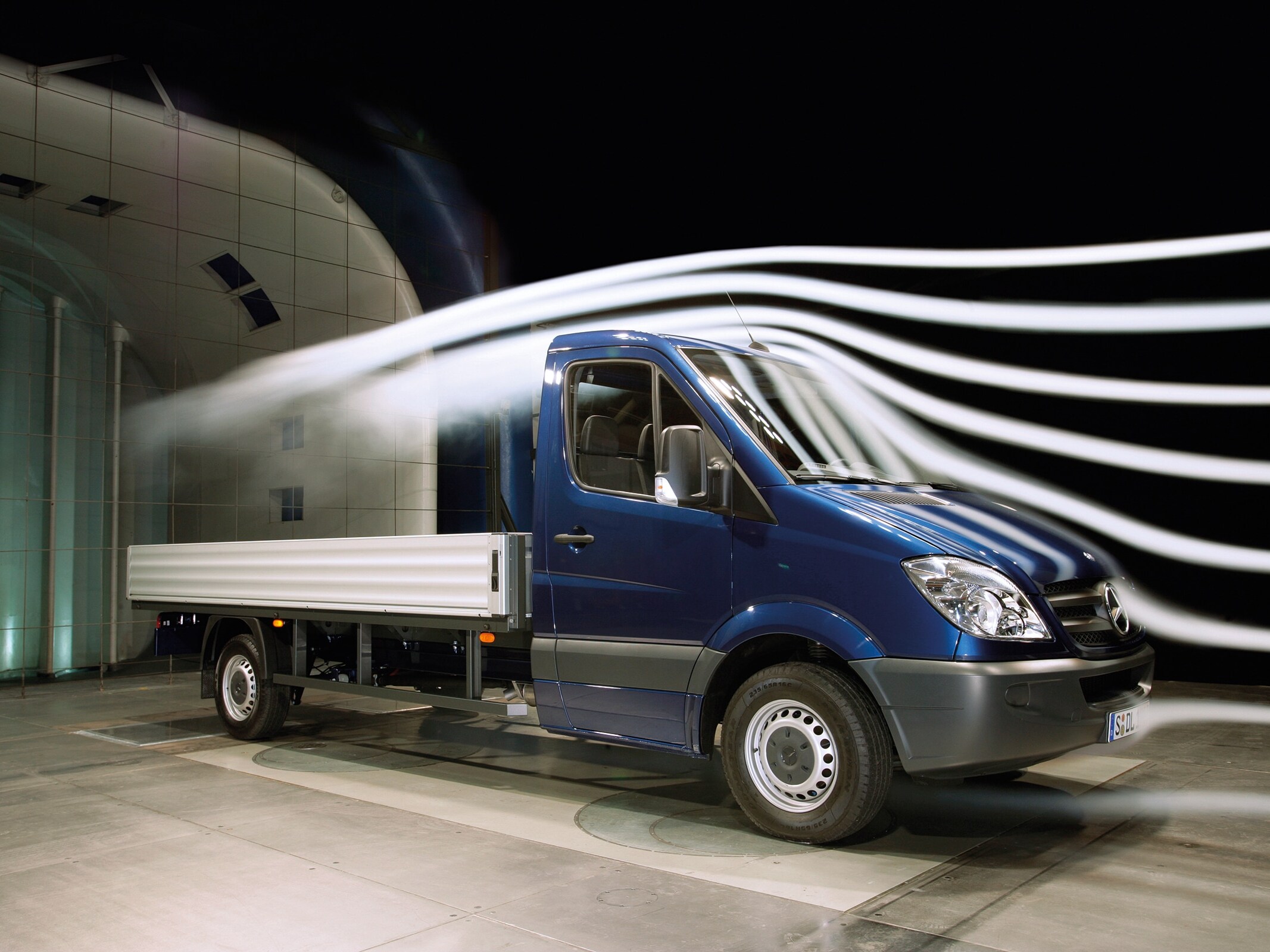Veicolo cassonato Sprinter esposto durante i i test nella galleria del vento