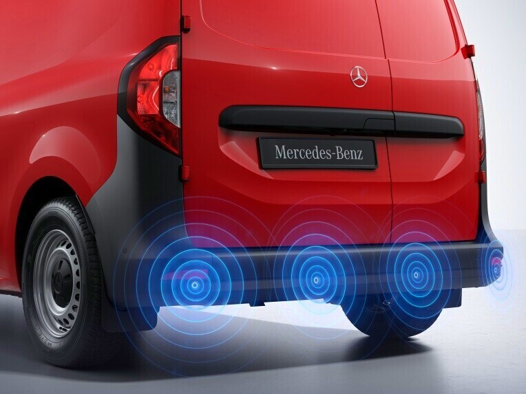 Il sistema di ausilio al parcheggio posteriore di Mercedes-Benz Citan Furgone.