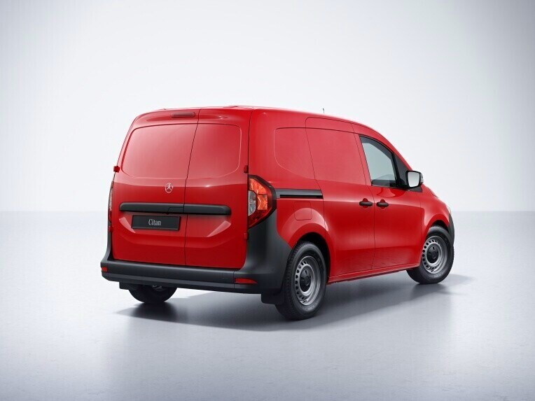 La telecamera per la retromarcia assistita nella parte posteriore di Mercedes-Benz Citan Furgone.